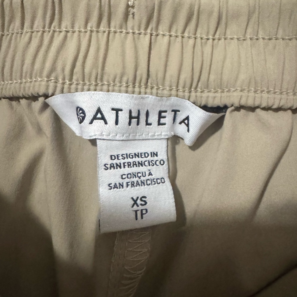 Athletica Women’s Cascade Cargo Shorts - Picture 3 of 4